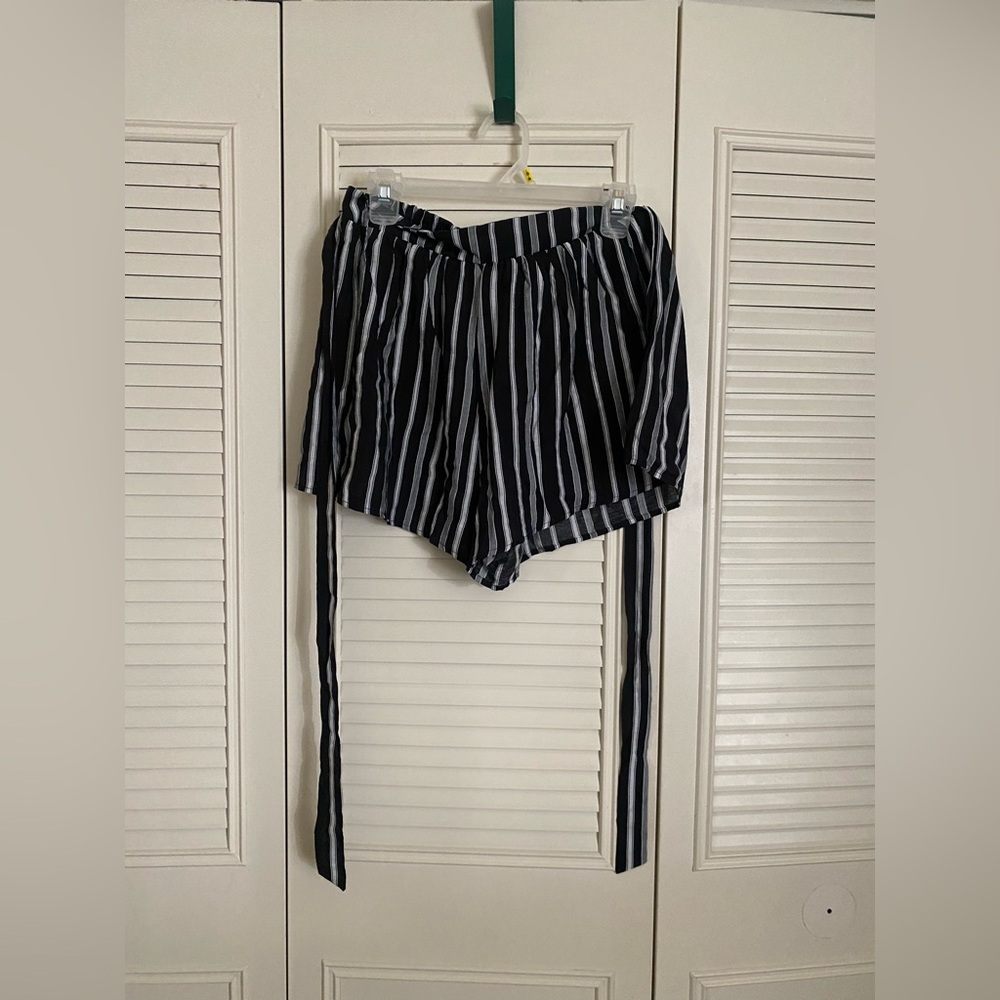 Zaful black and white striped shorts